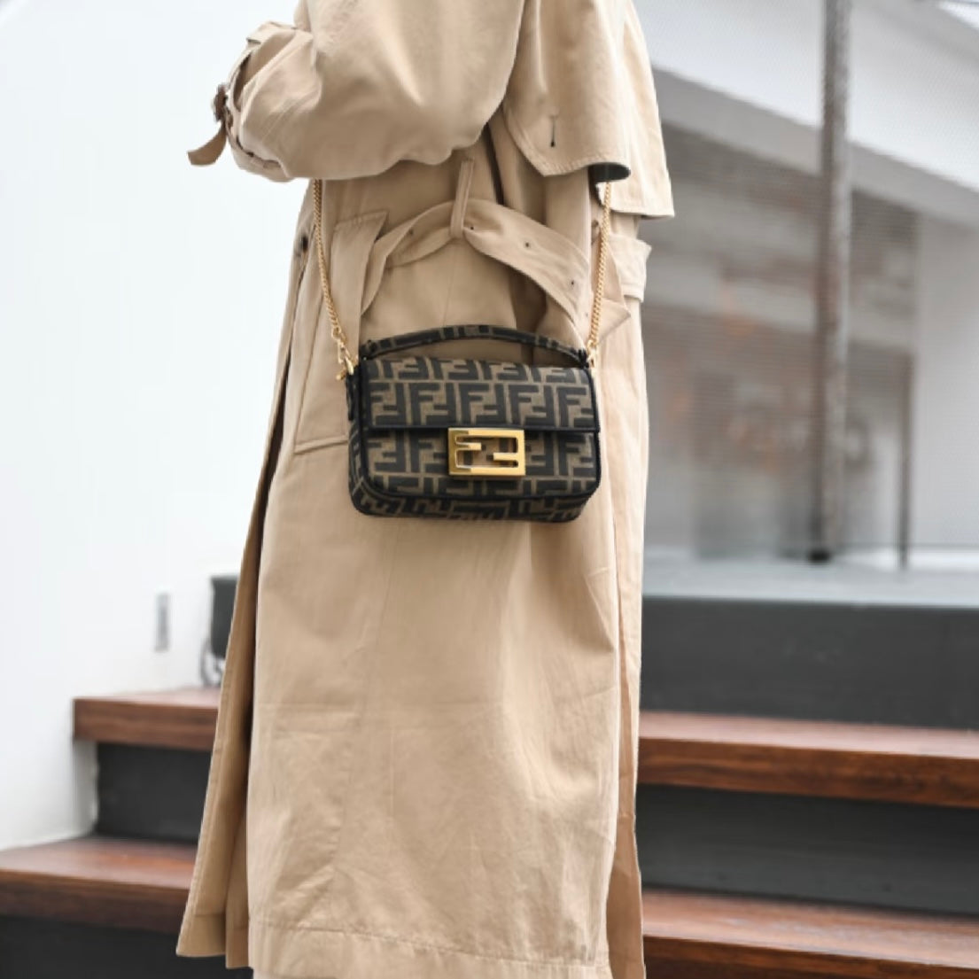 Include Entrupy Certificate of Authenticity｜Very Good ( Rank A)｜ FENDI Mamma Baguette Shoulder Bag  PM Gold Hardware Current Model｜S26090803