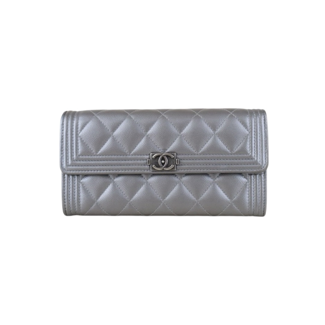 Include Entrupy Certificate of Authenticity｜Very Good ( Rank A)｜Chanel Caviar Skin Leboy  Space Silver Long Wallet Made In 2017-2018Year ｜S26090725