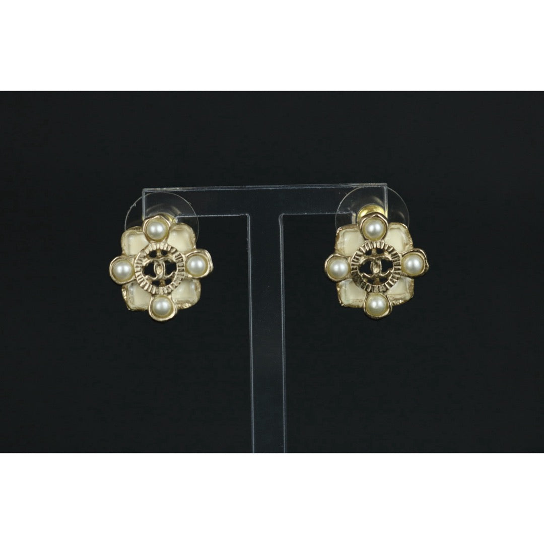 Include Authentic Detective Certificate of Authenticity｜Very Good ( Rank A) ｜CHANEL A16P Coco Mark Pearl Earrings Made In 2016Year ｜X25040602
