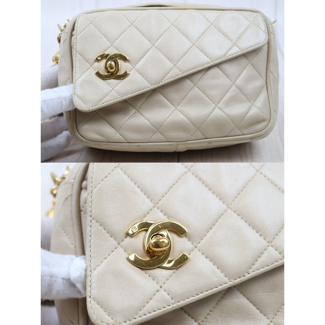 Good ( Rank AB)｜ CHANEL Matrasse Chain Camera Bag 18 Shoulder Bag Beige Made in 1991-1994Year ｜P24120210