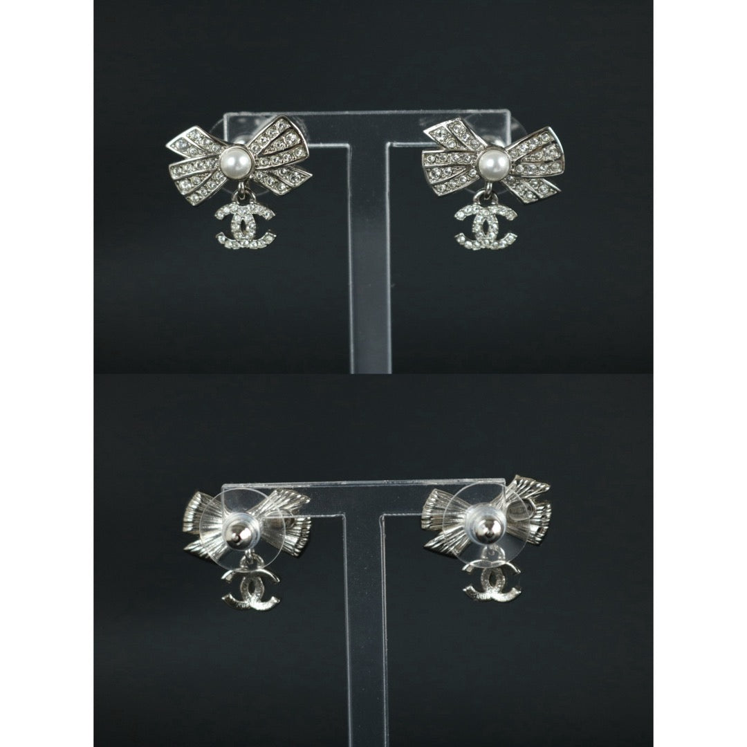 Include Authentic Detective Certificate of Authenticity｜Very Good ( Rank A) ｜CHANEL A22P COCO Mark Bow Pearl Rhinestone Earrings Made In 2022 Year｜S26071001