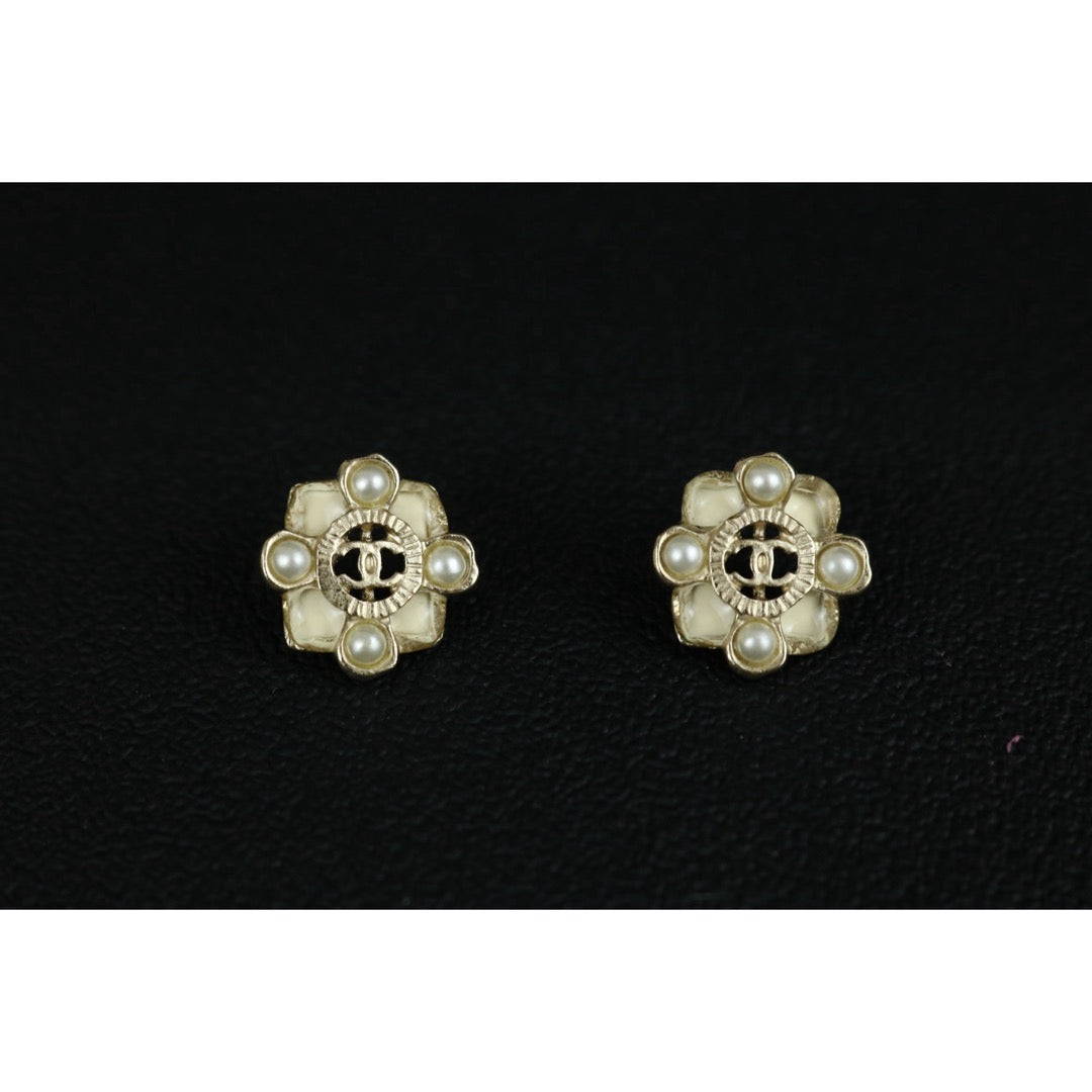 Include Authentic Detective Certificate of Authenticity｜Very Good ( Rank A) ｜CHANEL A16P Coco Mark Pearl Earrings Made In 2016Year ｜X25040602
