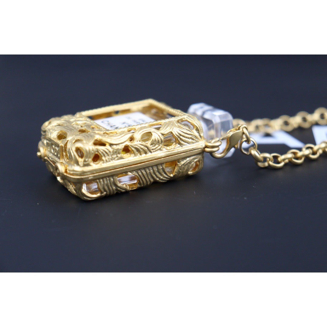 Rank SA ｜  CHANEL Vintage Perfume No5 Brass Perfume Necklace  ｜23102839