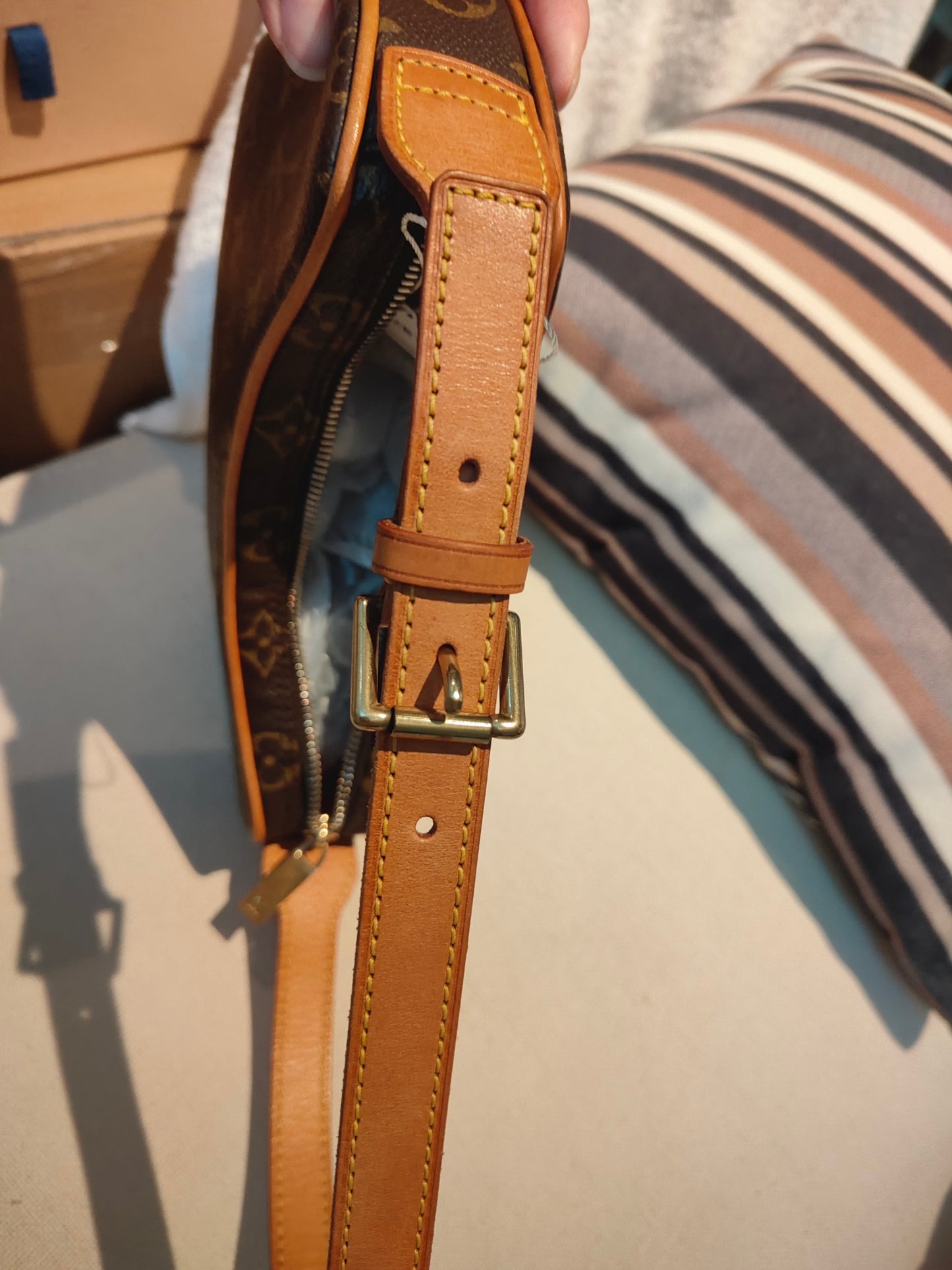 Good ( Rank AB)｜LV Monogram Pochette Croissant Shoulder Bag