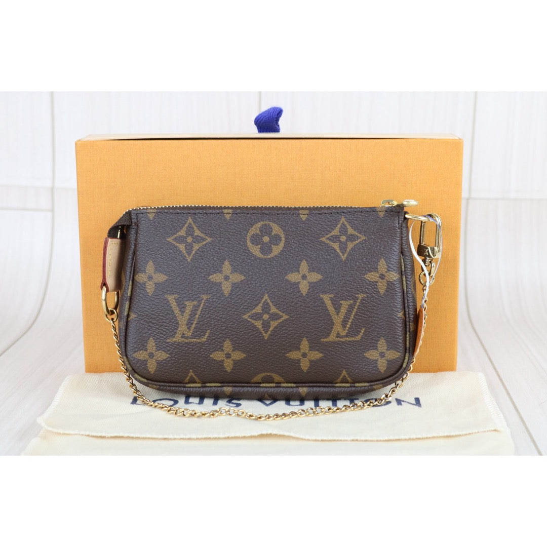 Include Entrupy Certificate of Authenticity｜Excellent（Rank SA）｜ Louis Vuitton Monogram Mini Pochette Accessoire｜X26081809