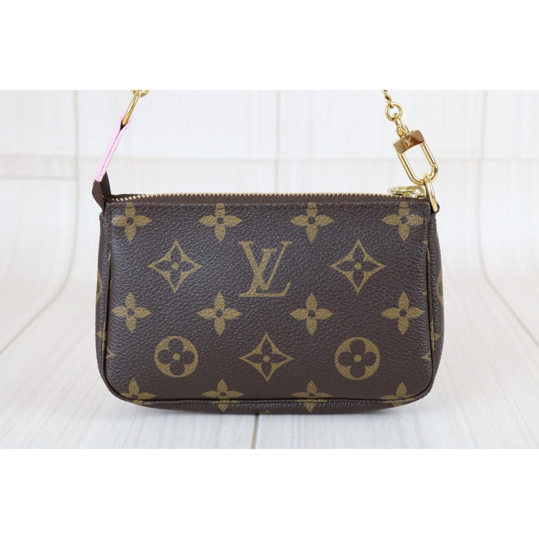 Include Entrupy Certificate of Authenticity｜Very Good ( Rank A) ｜ Louis Vuitton Monogram 2021 Christmas Animation Mini Pochette Accessoire Limited Edition｜X26090414