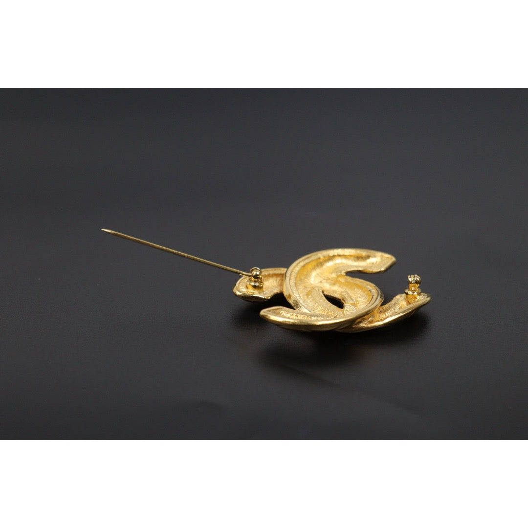 Include Authentic Detective Certificate of Authenticity｜Very Good ( Rank A)｜ CHANEL Vintage Coco Mark 24K Golden Brooch ｜Y26040605