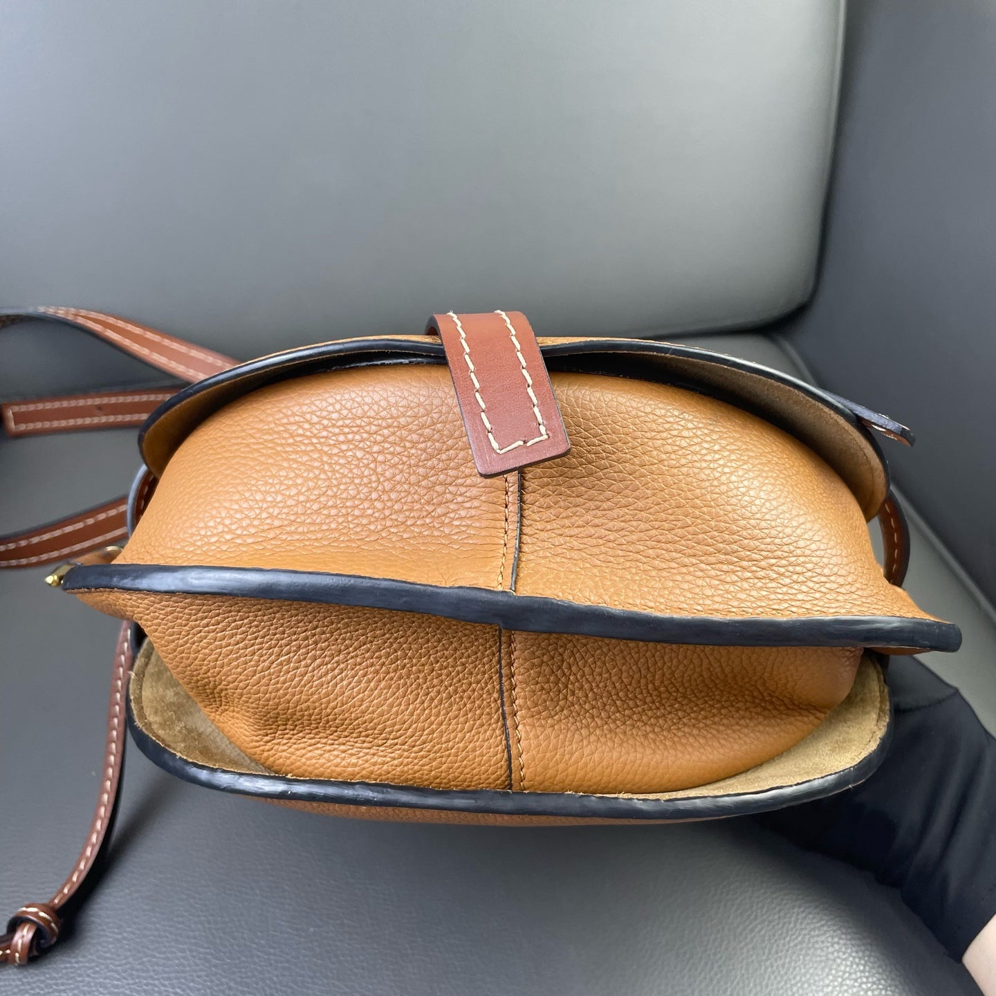 Very Good ( Rank A) ｜ Loewe Gate  Shoulder Bag Caramel｜P24051325