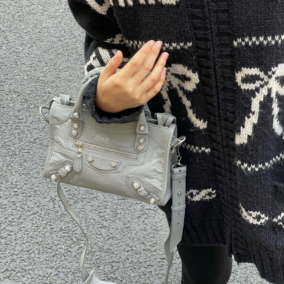 Include Entrupy Certificate of Authenticity｜Very Good ( Rank A)｜Balenciaga Waxed Leather Gaint Classic City Mini Grey HandBag Shoulder Bag ｜S26083014