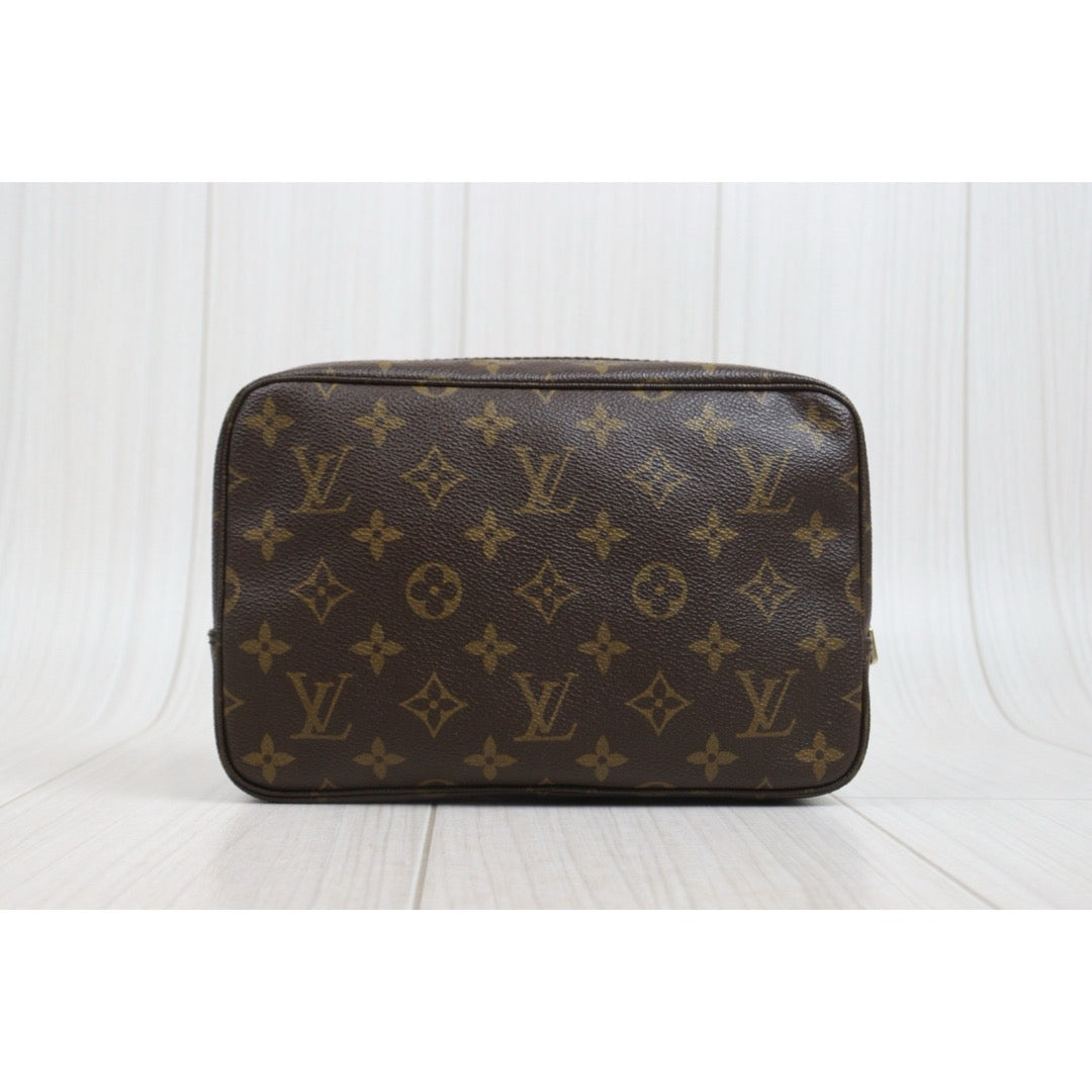 Include Entrupy Certificate of Authenticity｜Very Good ( Rank A) ｜ Louis Vuitton Truth Toilet 23 Monogram Makeup Pouch｜26102301