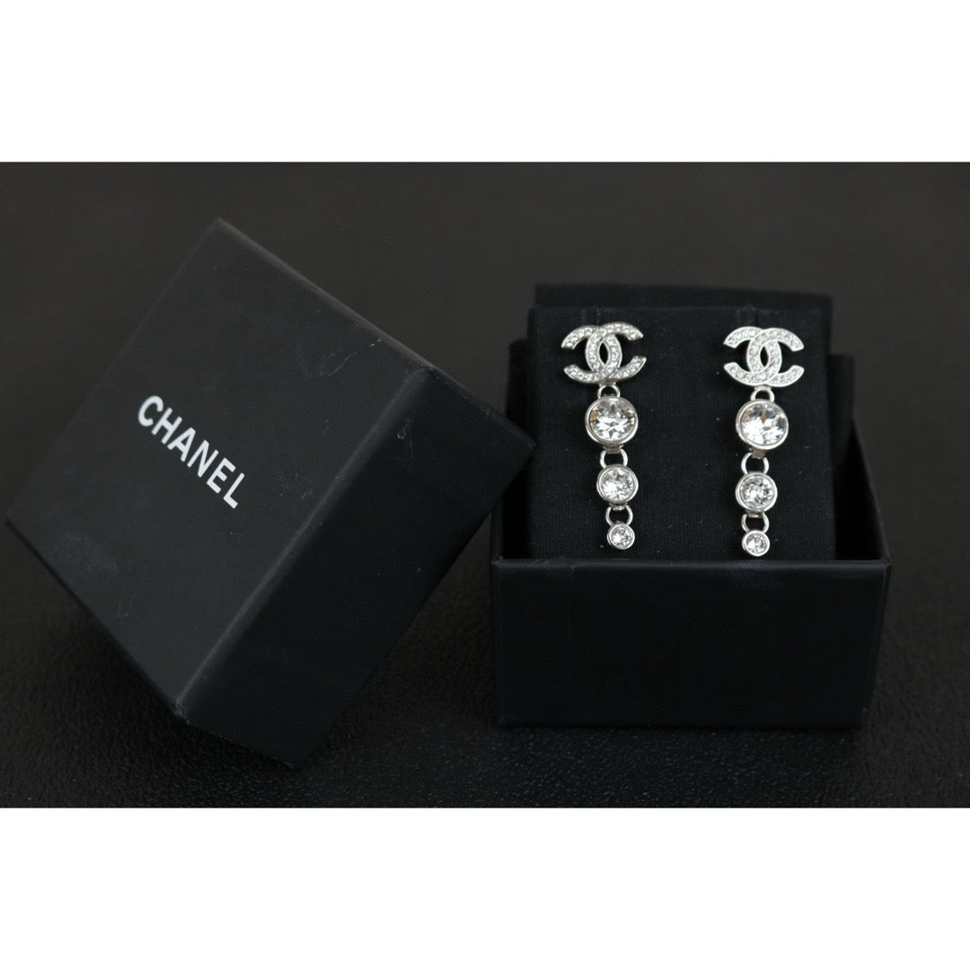 Excellent（Rank SA）｜ CHANEL Coco Mark Rhinestone Earrings Silver｜X25012303