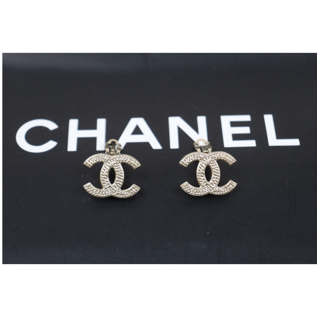 Very Good ( Rank A) ｜CHANEL COCO Mark Vintage Earrings ｜Q25041707