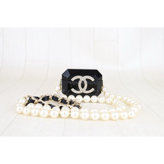 Very Good ( Rank A)｜ CHANEL Rhinestone Coco Mark Pearl Chain AirPods Pro Bag Made in 2021 year｜S25112001