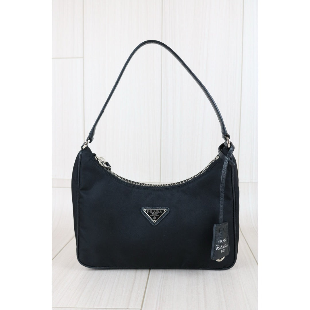 Include Entrupy Certificate of Authenticity｜Very Good ( Rank A)｜ PRADA Re-Edition 2005 Re-Nylon Hobo ｜S26051105