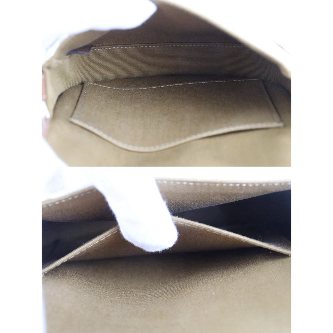 Include Entrupy Certificate of Authenticity｜Very Good ( Rank A) ｜ CELINE White Macadam Triomphe Cross Body Shoulder Bag Current Model｜S26090737