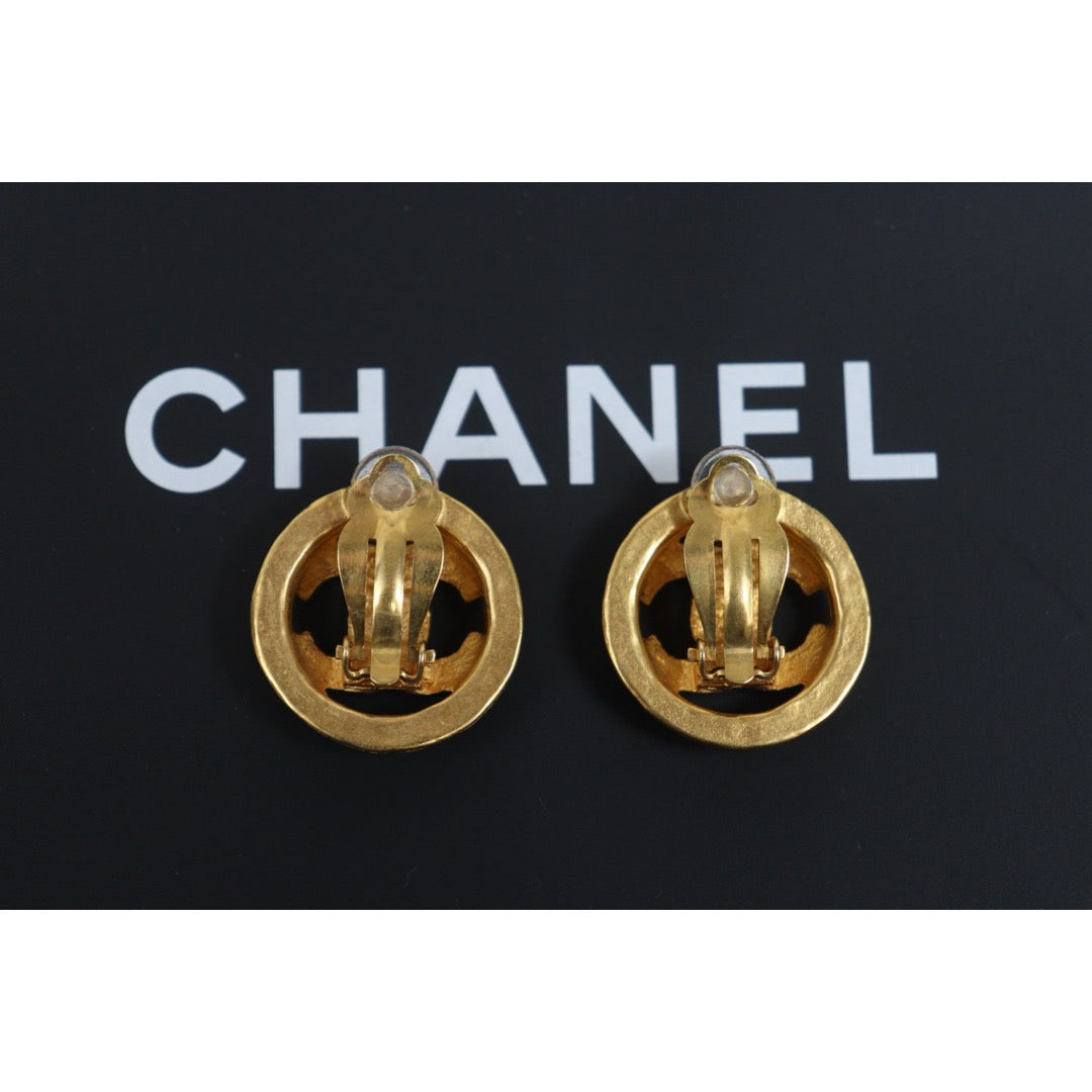 Include Authentic Detective Certificate of Authenticity｜Very Good ( Rank A) ｜CHANEL 94P Coco Mark Golden Earrings Made In 1994 Year ｜26061802