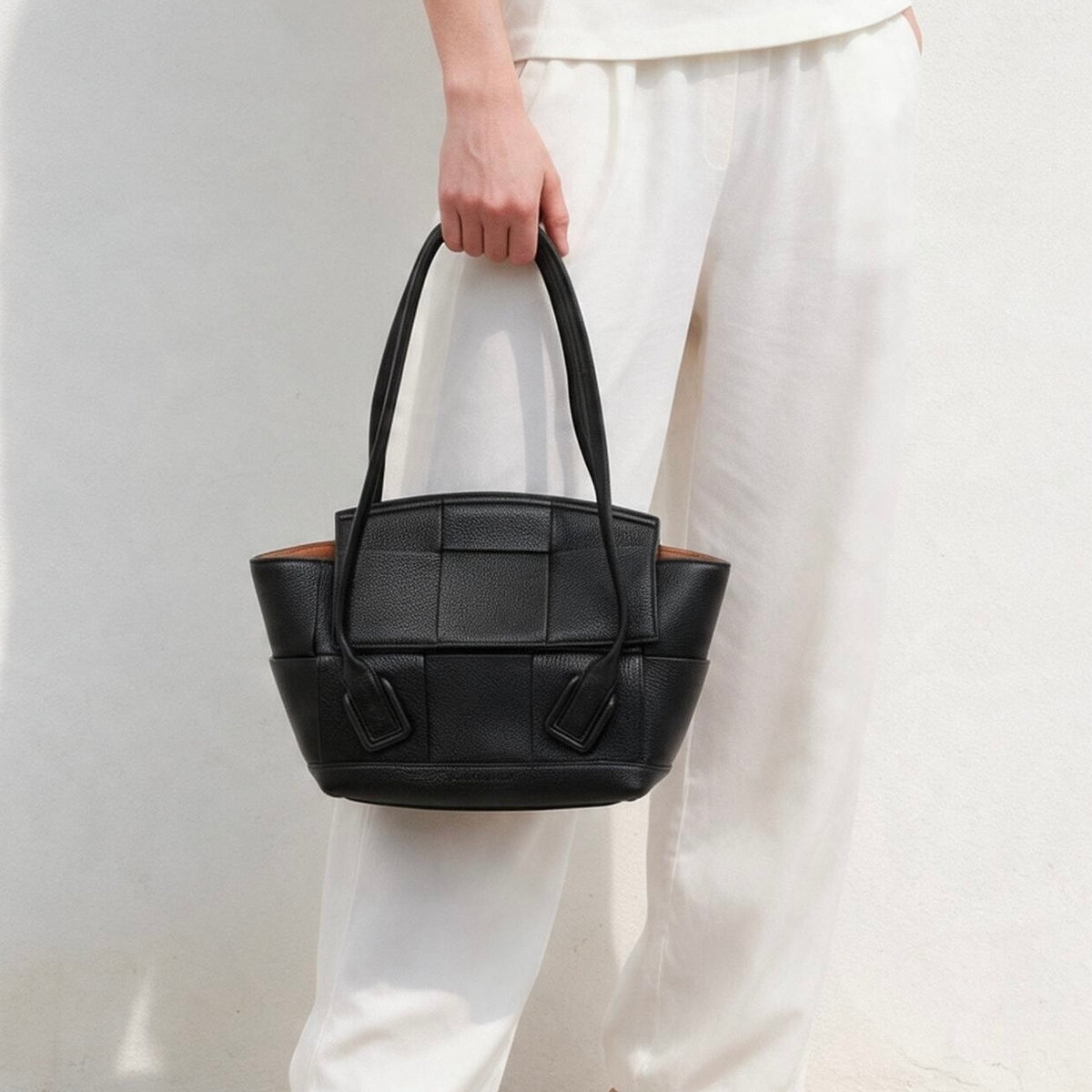 Include Entrupy Certificate of Authenticity｜Very Good ( Rank A)｜ Bottega Veneta Arco 33 Calfskin Camel Shoulder Bag Black｜Z26100203