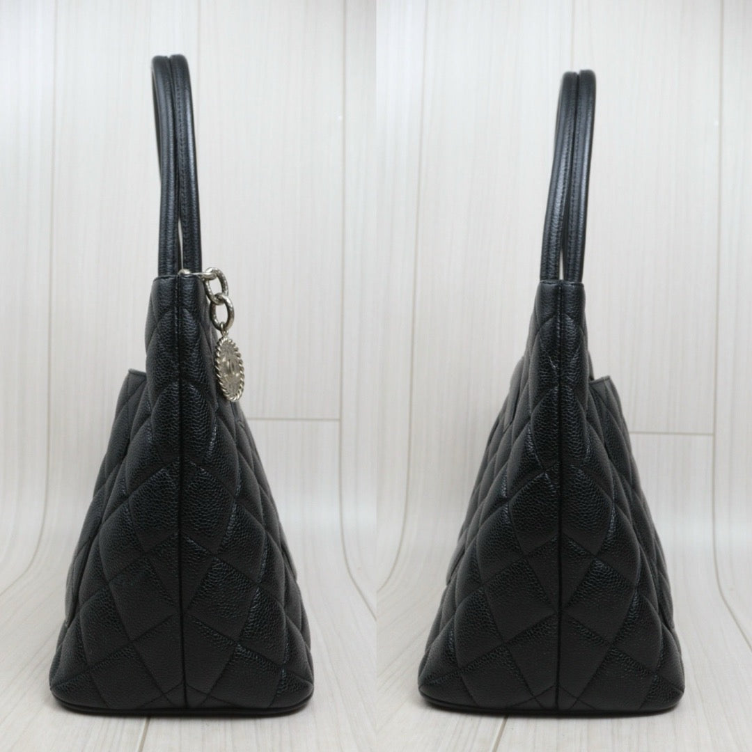 Include Entrupy Certificate of Authenticity｜Very Good ( Rank A)｜ CHANEL Caviar Skin Calf Leather Tote Bag Black Made In 2000～2002Year｜26092201