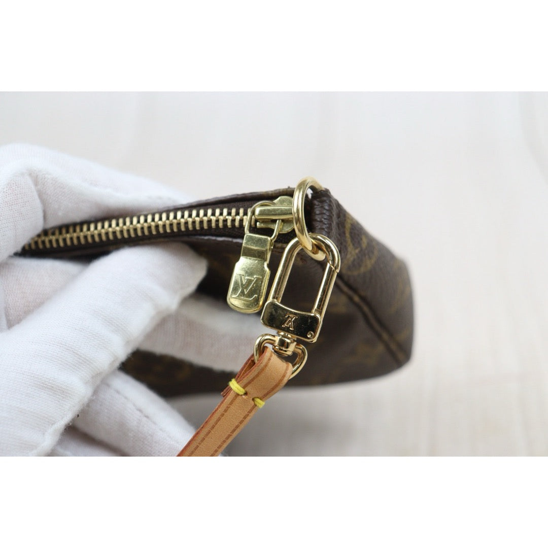 Very Good ( Rank A)｜LV Monogram Pochette Accessoires ｜25092603