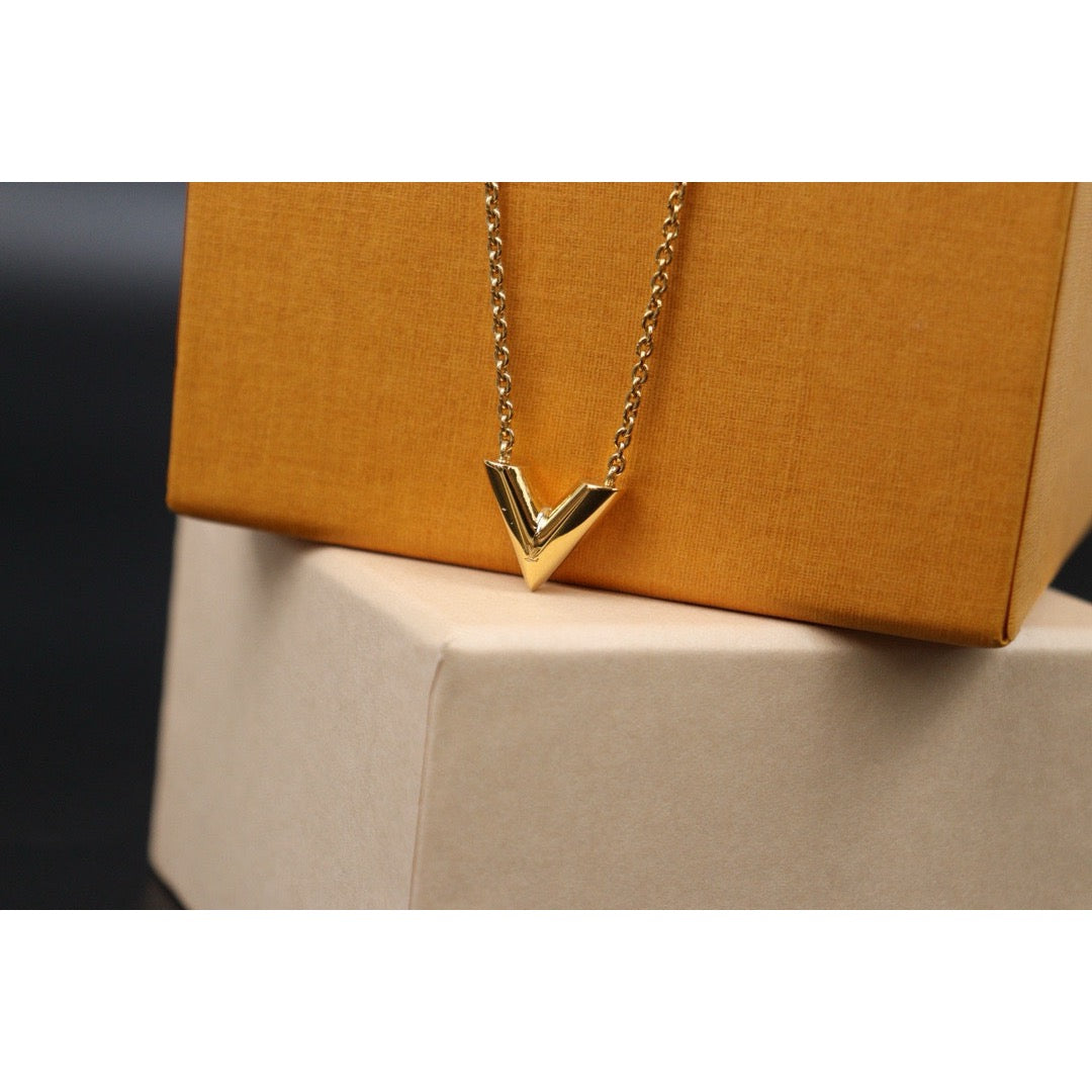 Very Good ( Rank A) ｜ LV Collier Essential V Necklace ｜24110707