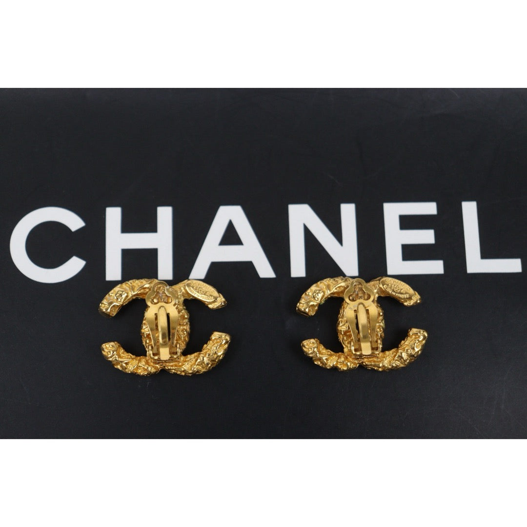 Very Good ( Rank A) ｜ CHANEL Coco Mark Vintage Lava Gold Earrings Made In 1993Year ｜25111903