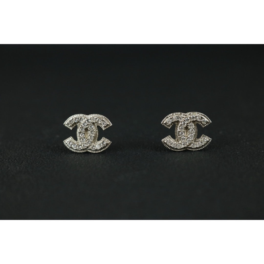 Include Authentic Detective Certificate of Authenticity｜Very Good ( Rank A) ｜CHANEL A11V COCO Mark Rhinestone Earrings Made In 2011Year｜S26040811