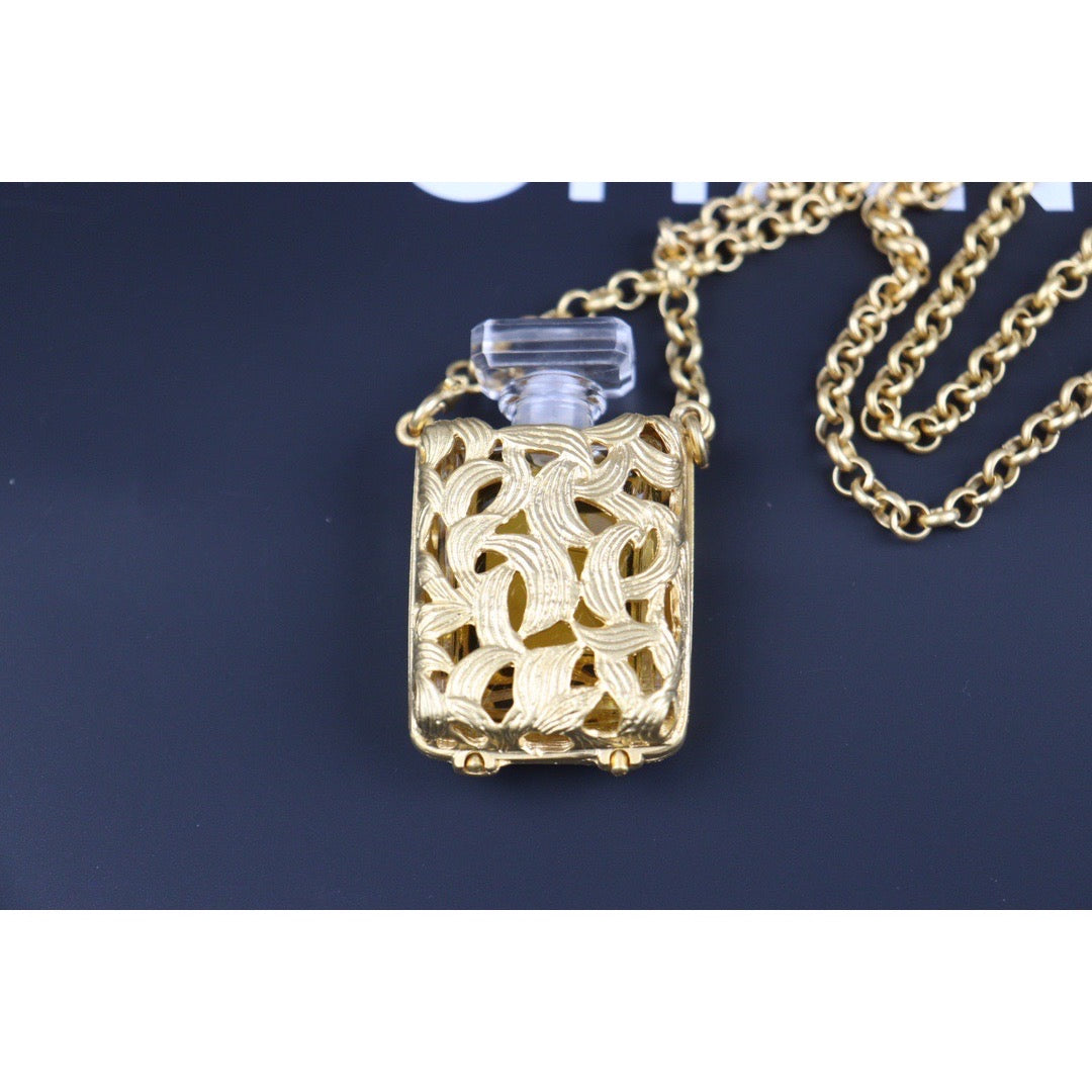 Rank SA ｜  CHANEL Vintage Perfume No5 Brass Perfume Necklace  ｜23102839