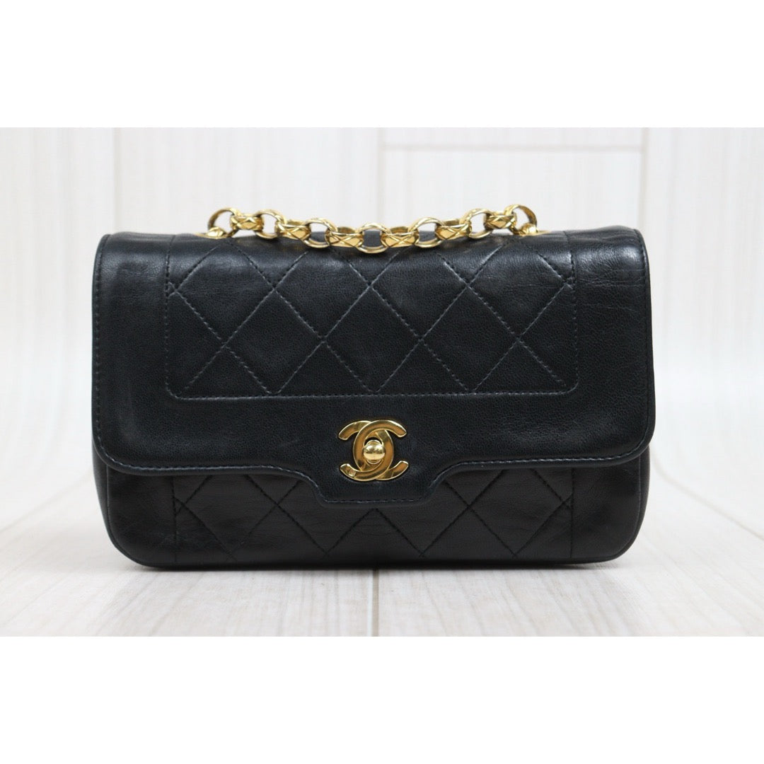 Include Entrupy Certificate of Authenticity｜Good ( Rank AB)｜ CHANEL  Lamb Skin Mini Diana  Chain Shoulder Bag Made in 1989-1991Year｜26051305