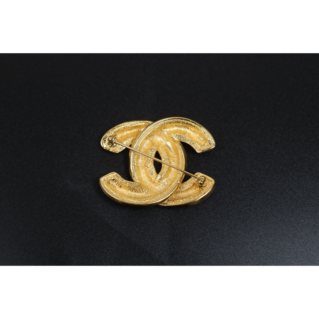 Include Authentic Detective Certificate of Authenticity｜Very Good ( Rank A)｜ CHANEL Vintage Coco Mark 24K Golden Brooch ｜Y26040605
