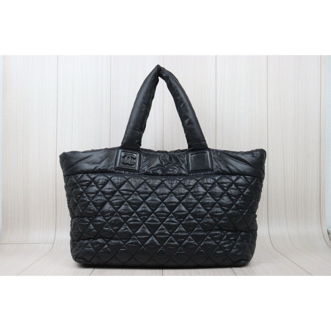 Very Good ( Rank A)｜ CHANEL Down Tote Bag  Black Made in 2010-2011Year ｜P24120205