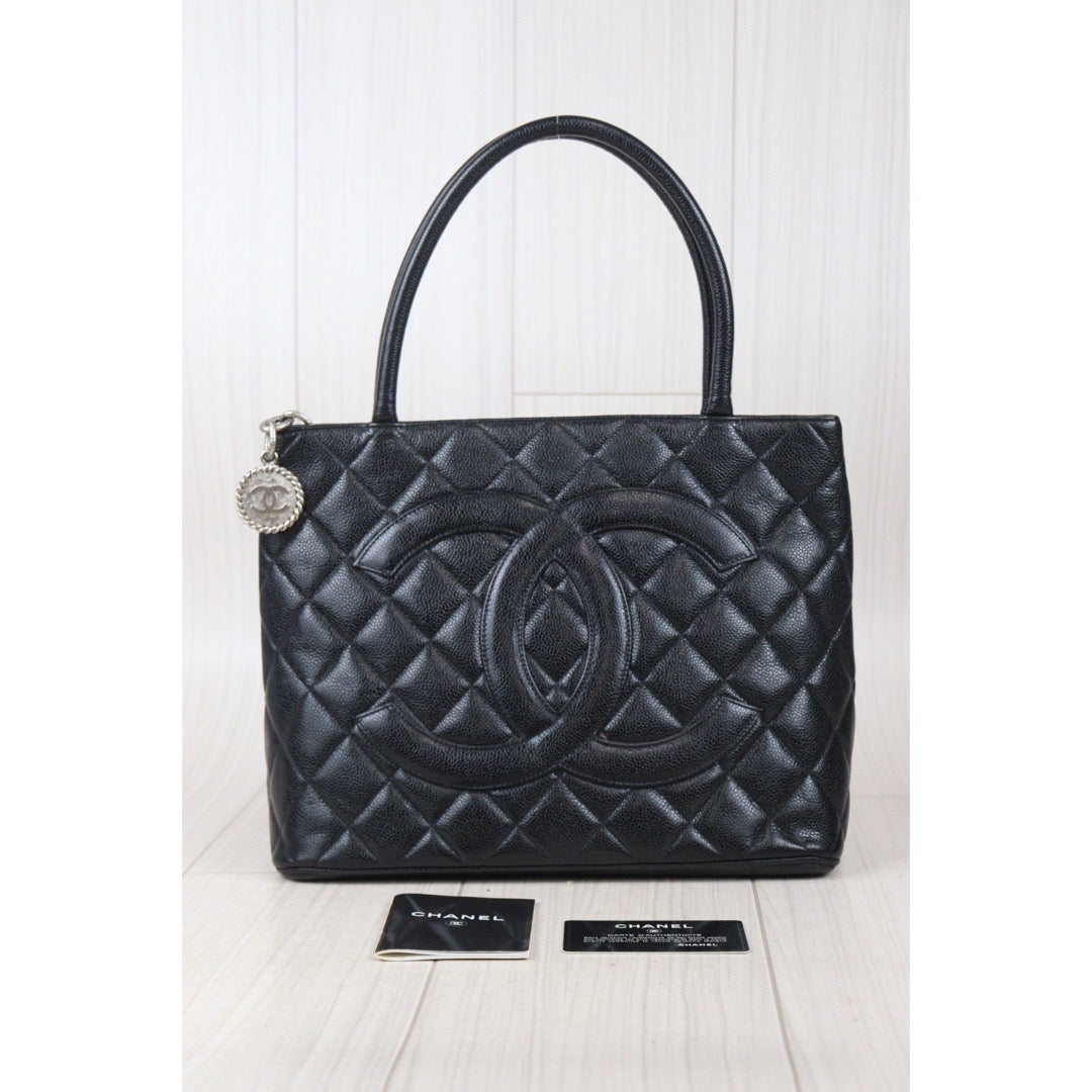 Rank AB｜ CHANEL Caviar Skin Leather Calf Leather Tote Bag Made In 2000～2002 Year｜23100607