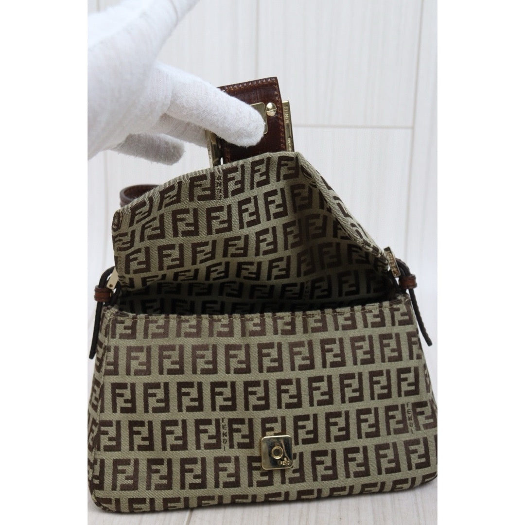 Very Good ( Rank A)｜ FENDI Mamma Baguette Shoulder Bag  Gold Hardware｜25050803