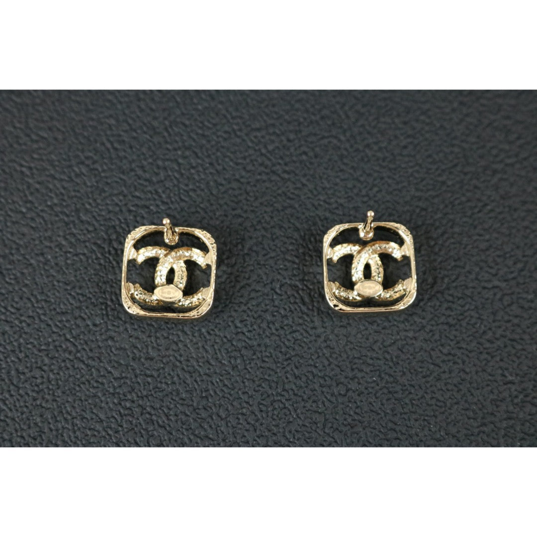 Include Authentic Detective Certificate of Authenticity｜Very Good ( Rank A) ｜CHANEL B26V COCO Mark  Square Openwork Rhinestone Earrings Made In 2026Year｜S26081804
