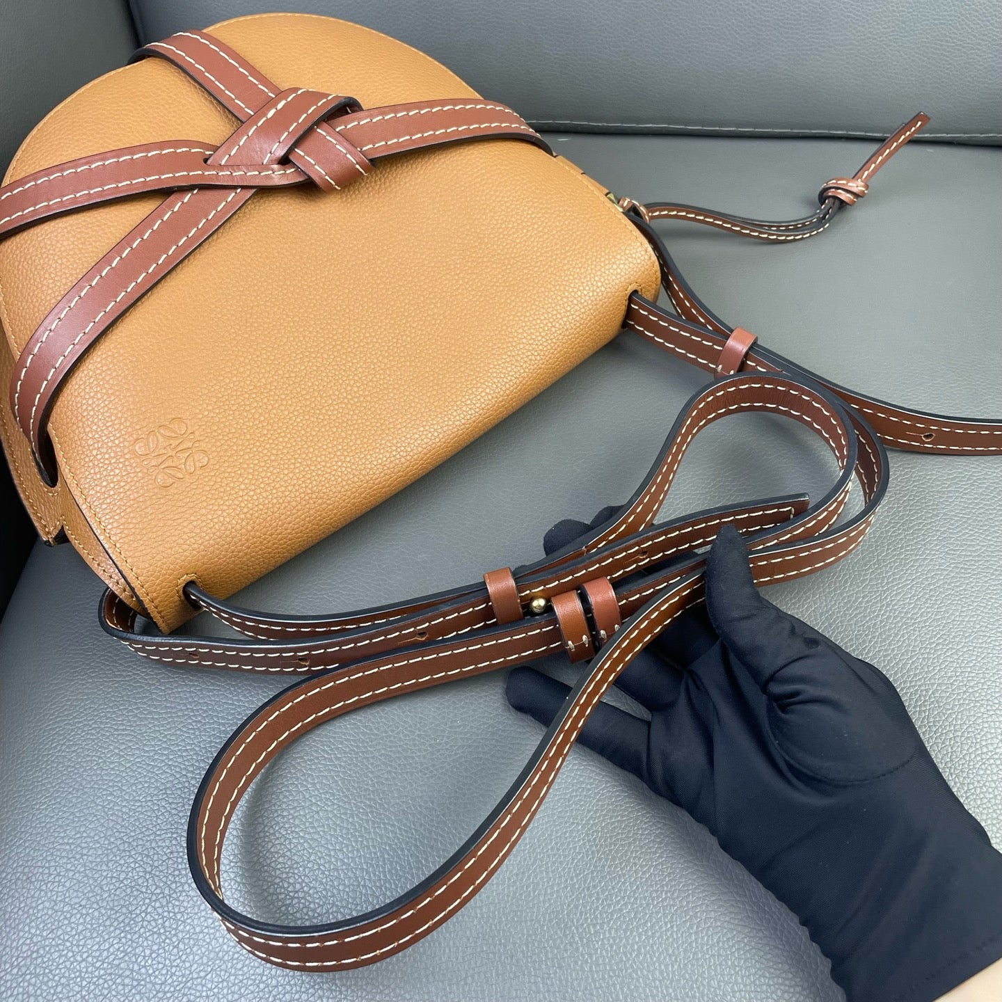 Very Good ( Rank A) ｜ Loewe Gate  Shoulder Bag Caramel｜P24051325