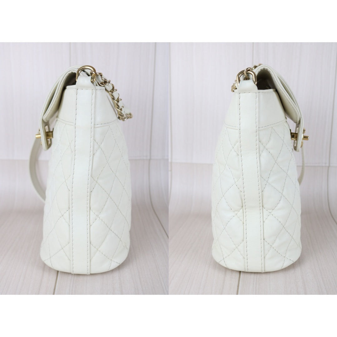 Include Entrupy Certificate of Authenticity｜Good ( Rank AB) ｜CHANEL Calf Leather  Potato Bucket Chain Shoulder Bag White Made in 2018-2019Year｜Y26012004