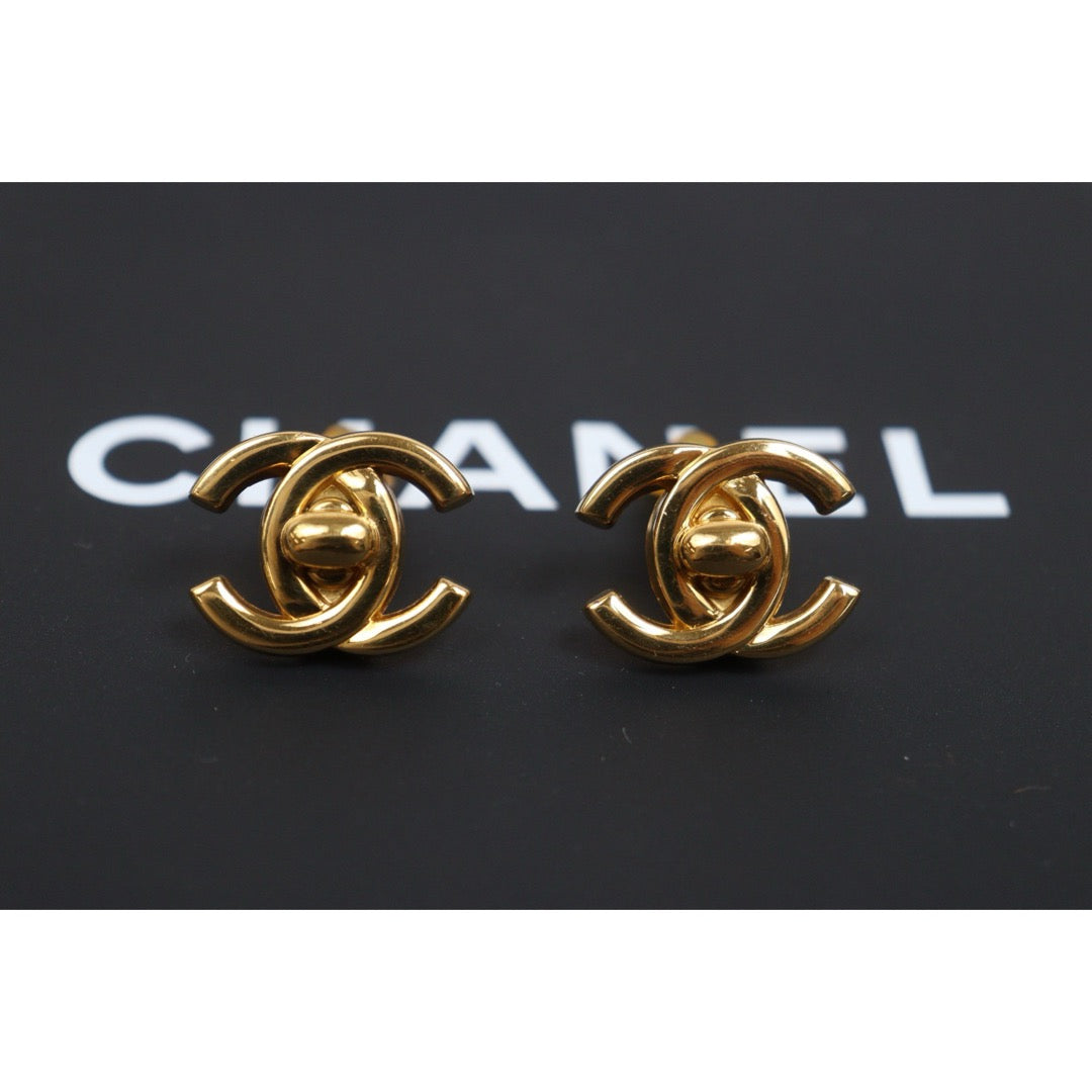 Include Authentic Detective Certificate of Authenticity｜Very Good ( Rank A) ｜CHANEL 96A Vintage Earrings Made In 1996 Year ｜26062609