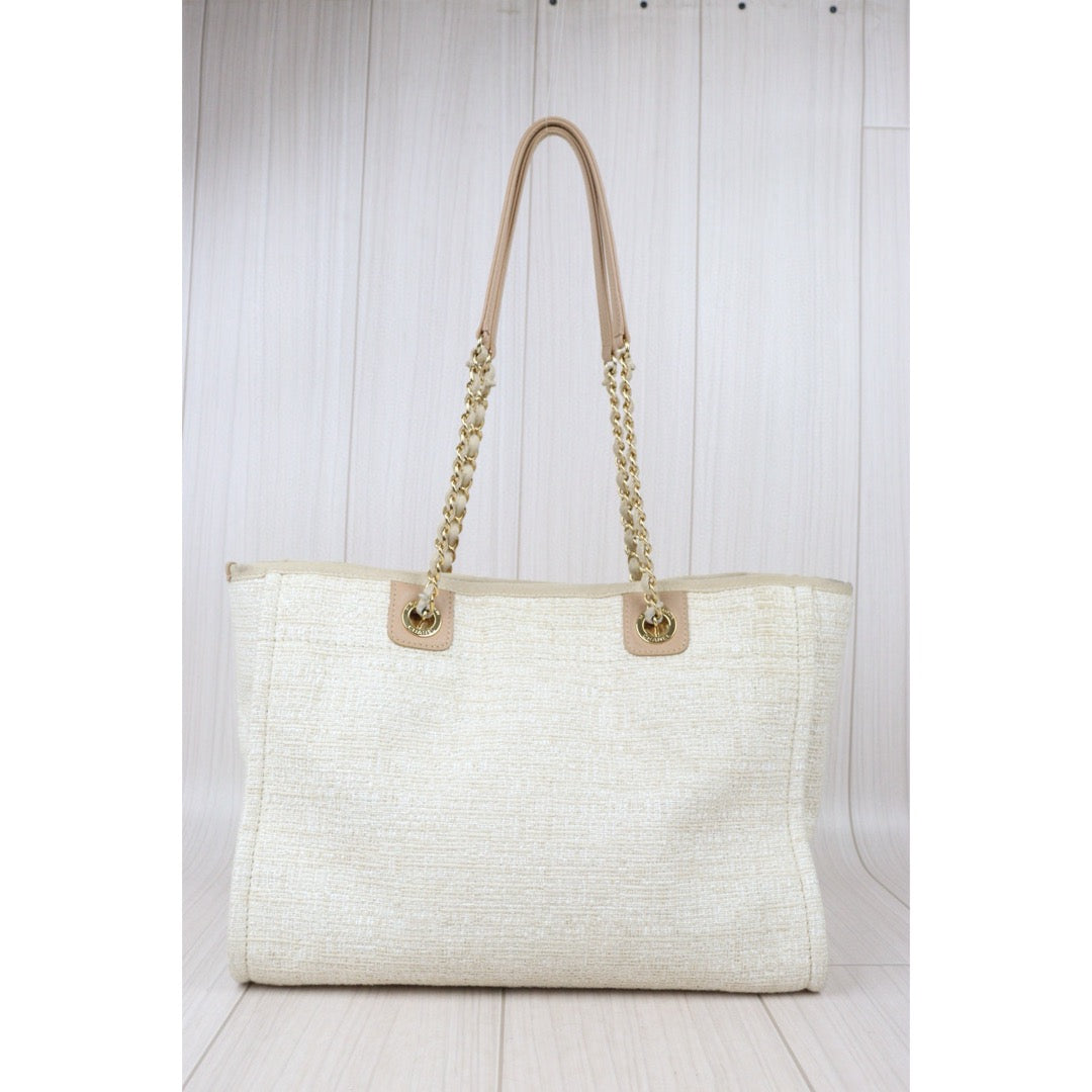 Very Good ( Rank A)｜ CHANEL Canvas Tote Bag White Beige   Made In 2018-2019 Year｜24080505