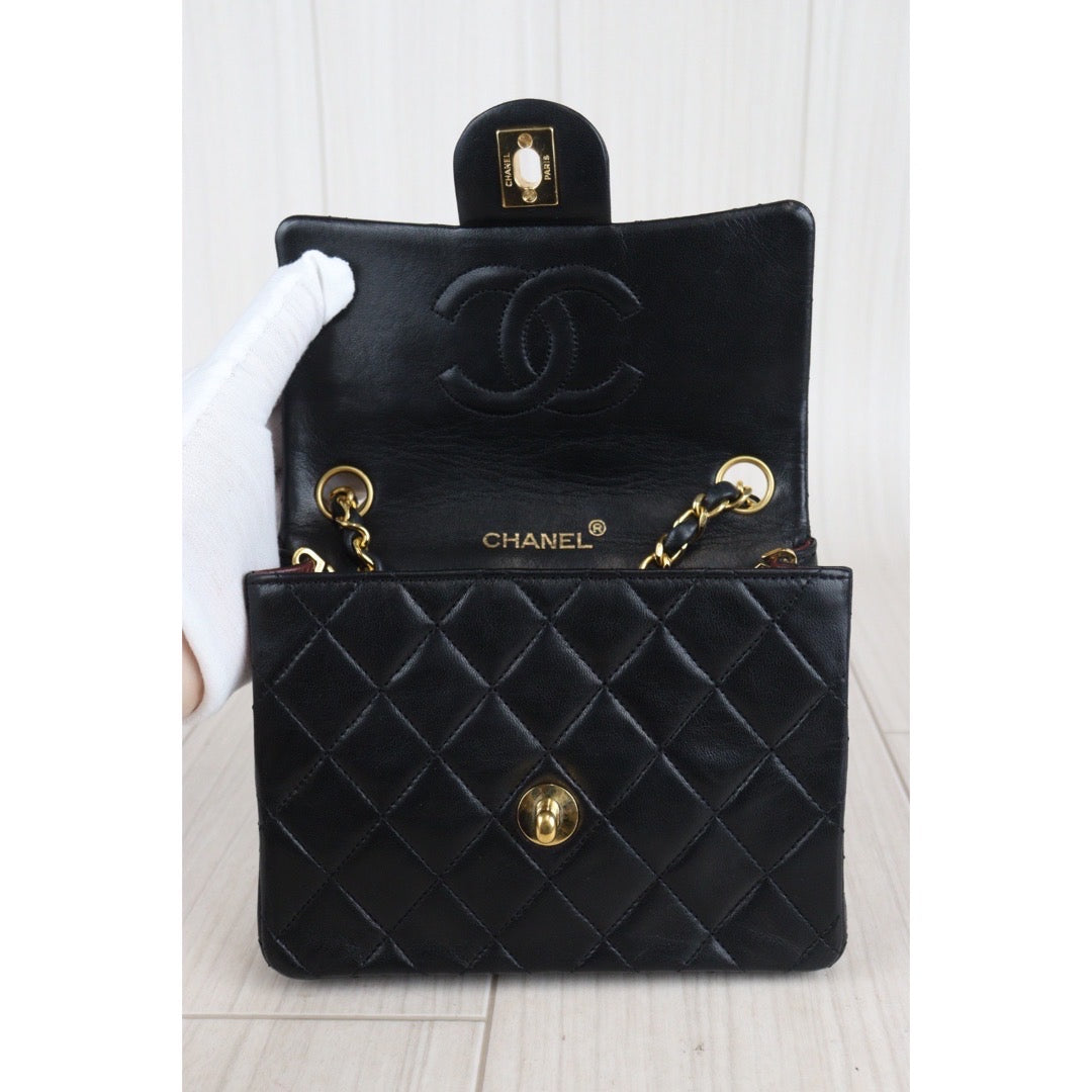 Rank AB ｜ CHANEL Black Lanbskin Square 17 Shoulder Bag Made In 1986～1988 Year ｜23091807