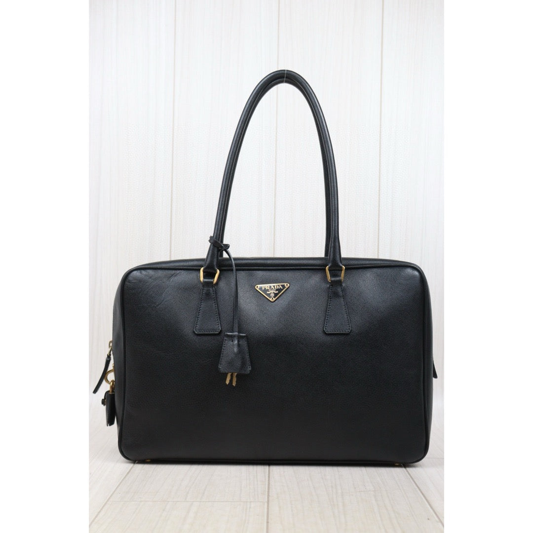 Good ( Rank AB)｜Prada Leather Saffiano Briefcase Handbag Gold Hardware Black｜V25050816