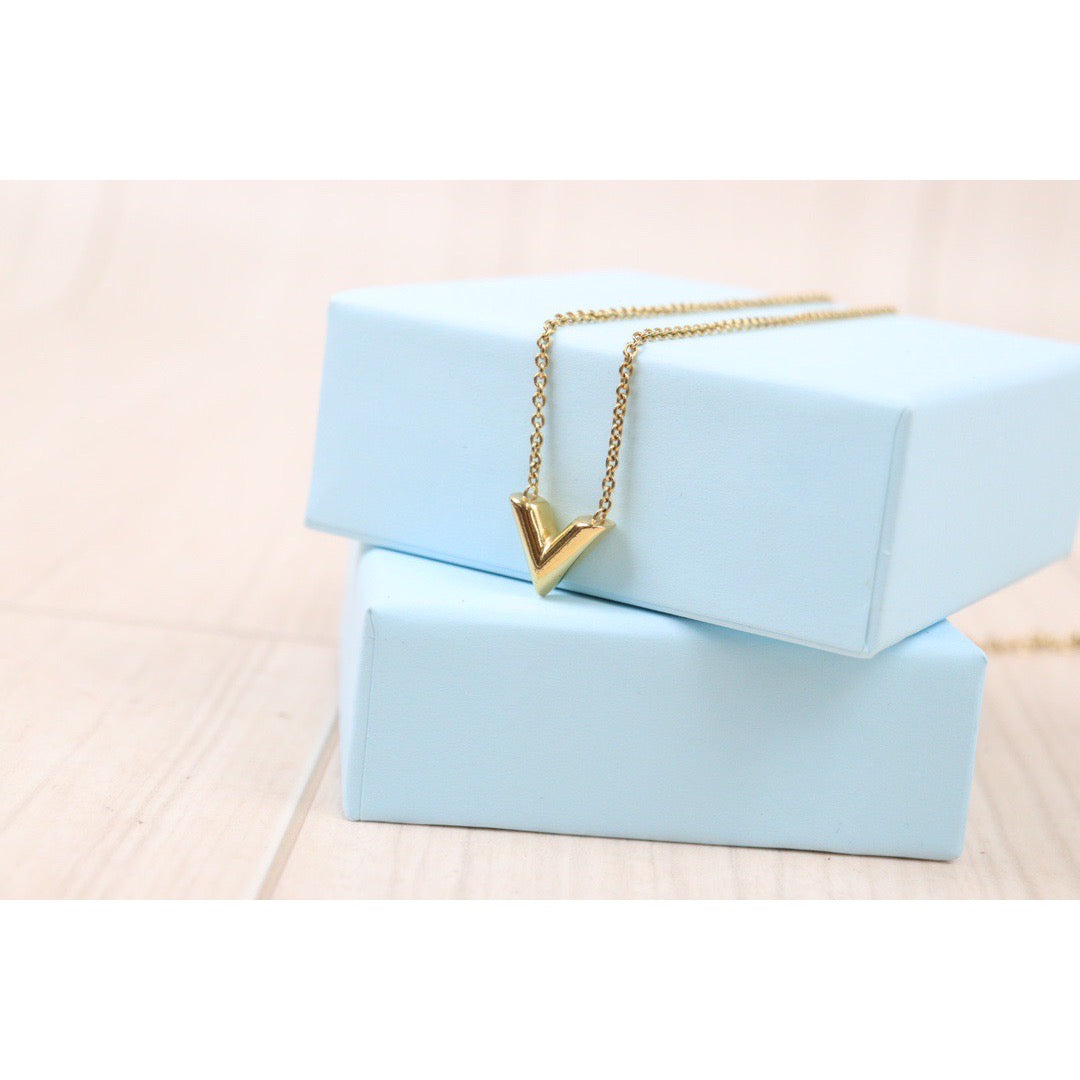 Rank A ｜ LV Collier Essential V Necklace ｜24042913
