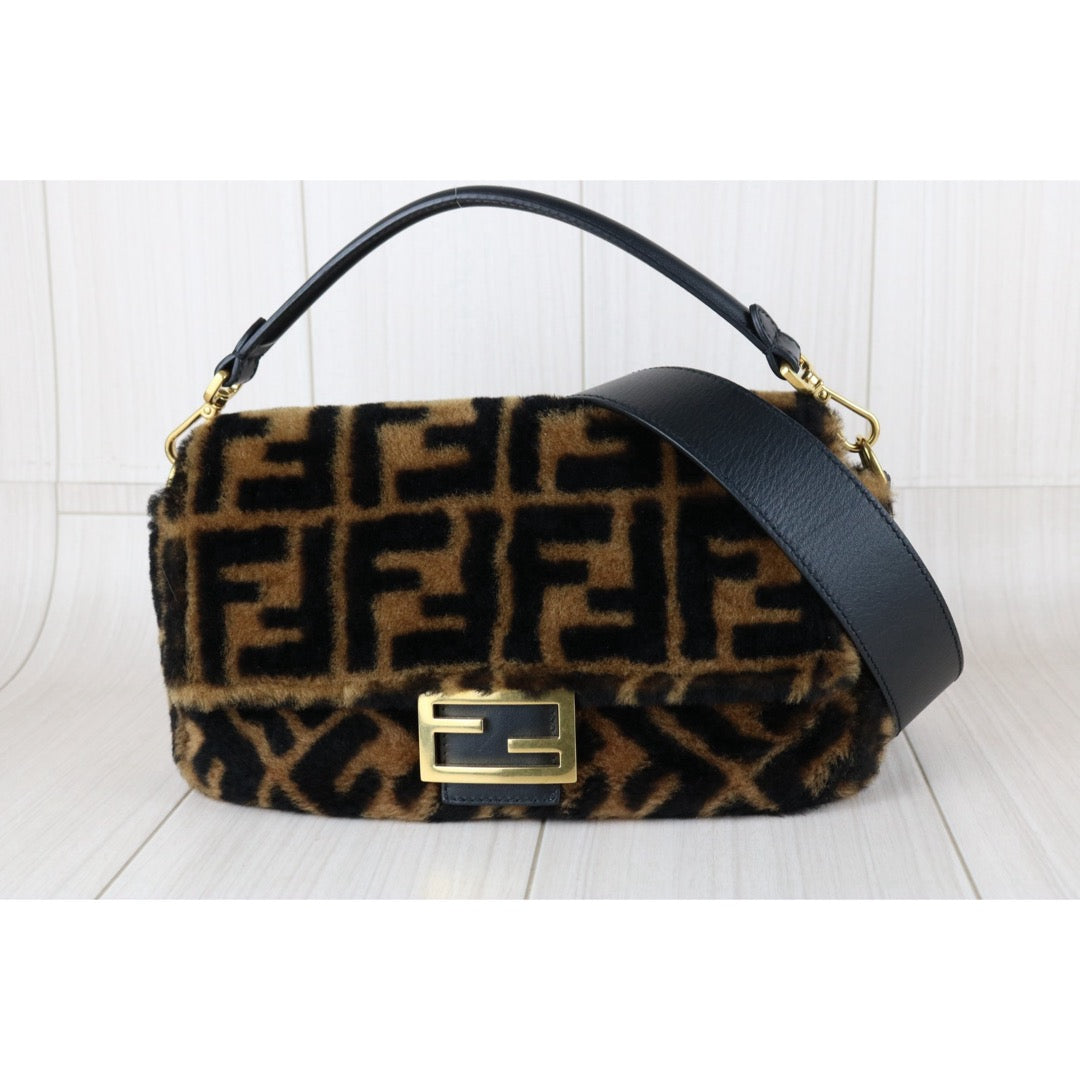 Very Good ( Rank A)｜ FENDI Zucca Mamma Baguette Sheep Skin Brown Shoulder Bag｜S25110320