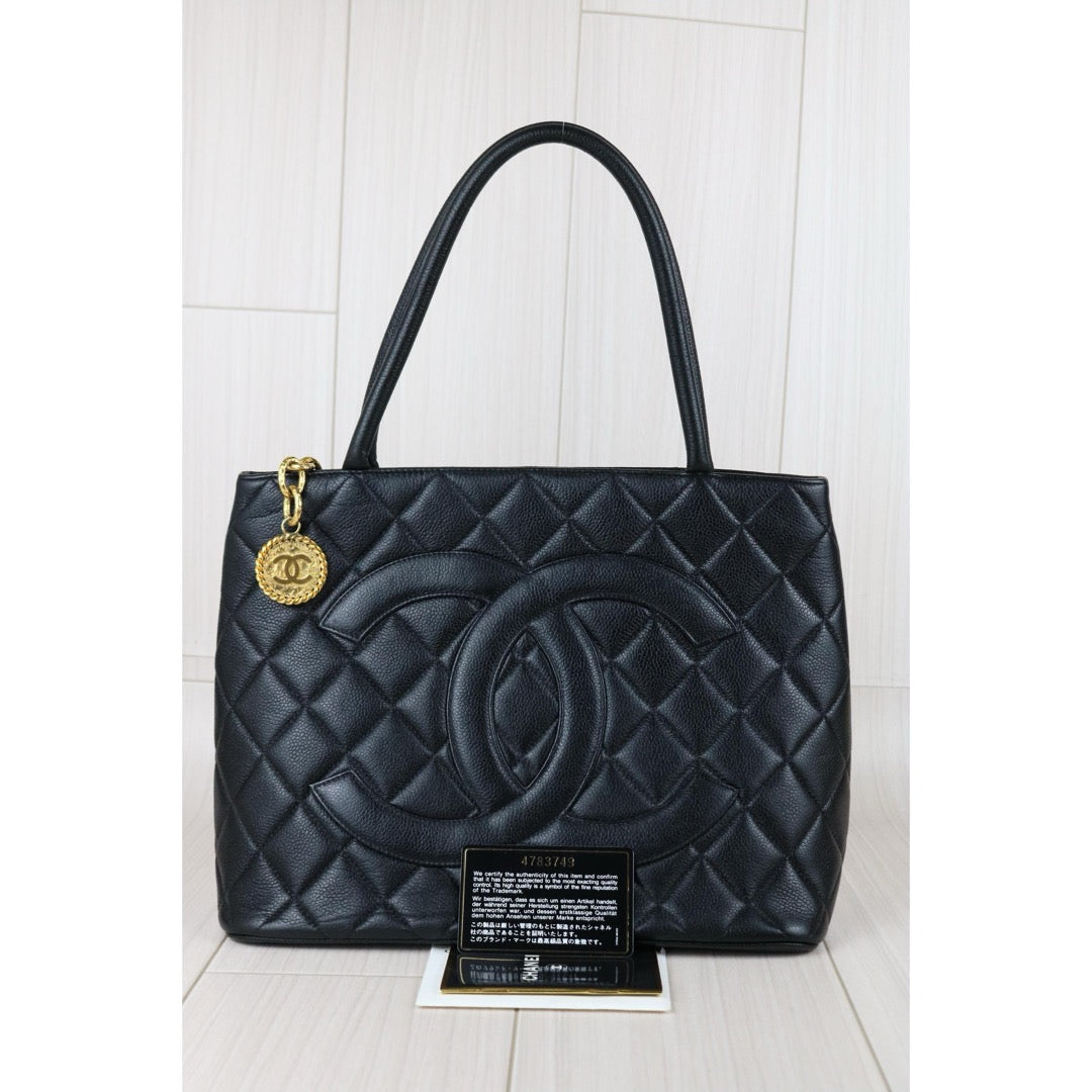 Include Entrupy Certificate of Authenticity｜Very Good ( Rank A)｜ CHANEL Caviar Skin Calf Leather Tote Bag Black Made In 1996～1997Year｜26052002