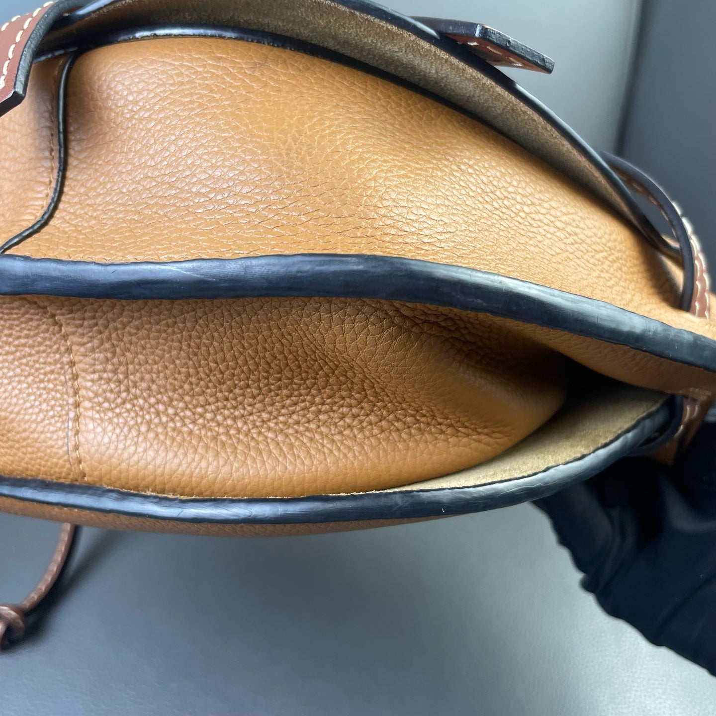 Very Good ( Rank A) ｜ Loewe Gate  Shoulder Bag Caramel｜P24051325
