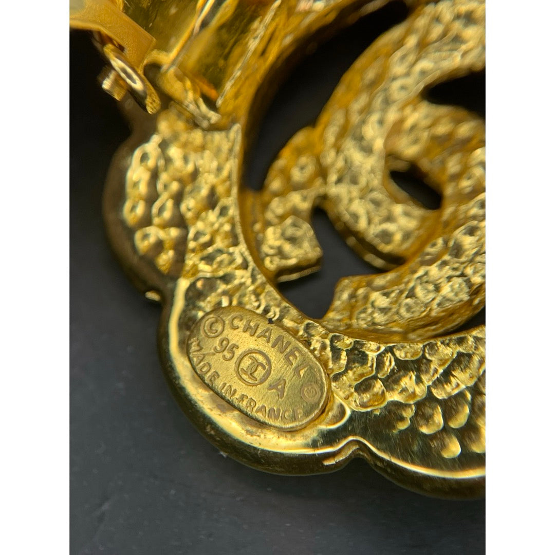 Include Authentic Detective Certificate of Authenticity｜Very Good ( Rank A) ｜CHANEL 95A COCO Mark Relief Vintage Earrings Made In 1995Year｜Y26040713