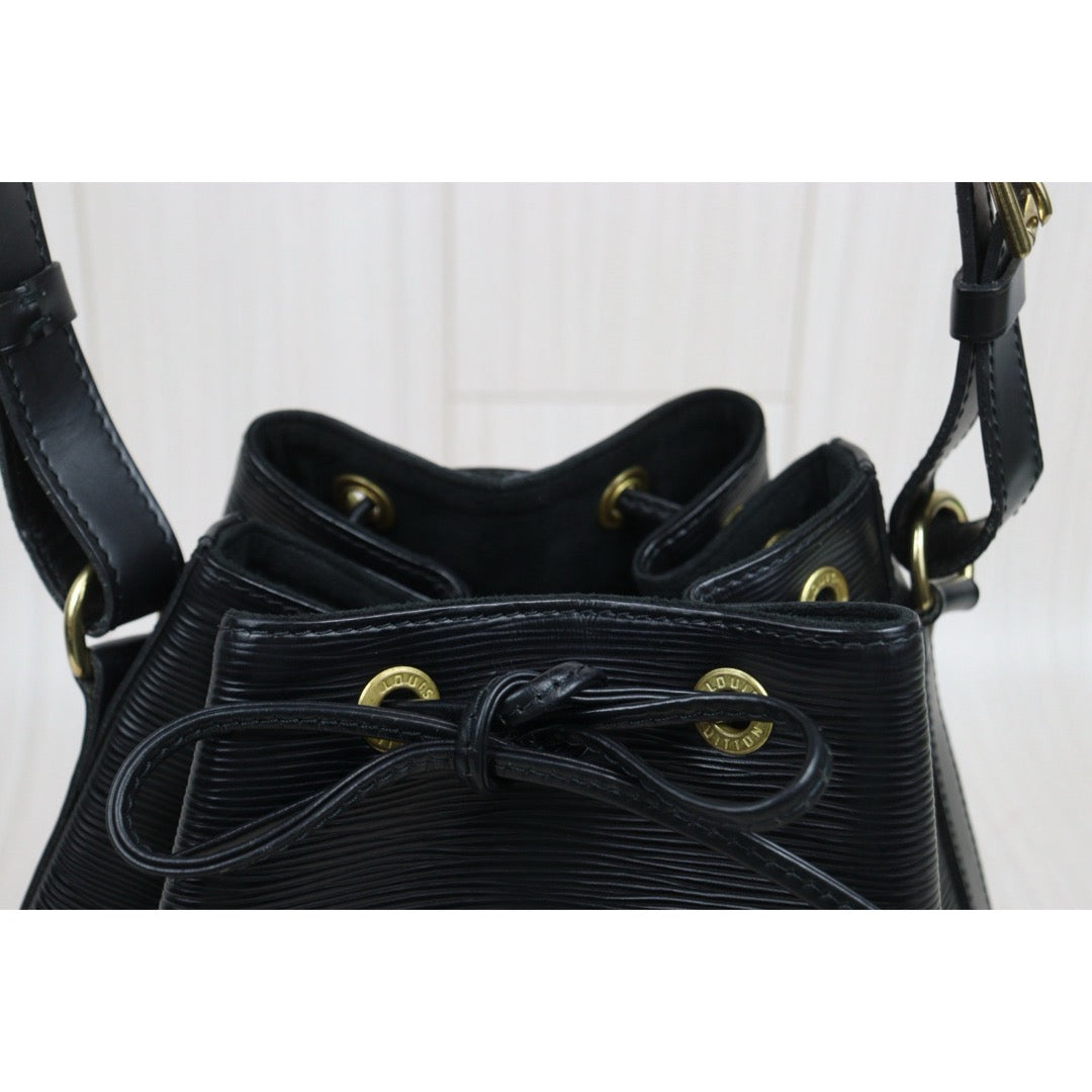 Very Good ( Rank A)｜ LV Epi Noe Shoulder Bag Black｜V25100716