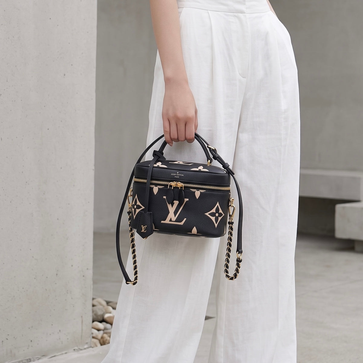 Include Entrupy Certificate of Authenticity｜Very Good ( Rank A) ｜Louis Vuitton Monogram Empreinte Leather vanity PM Hand Bag With Shoulder Strap｜S26090718