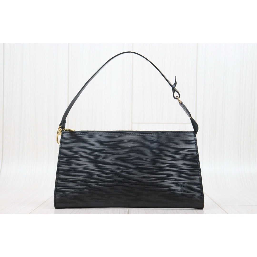 Very Good ( Rank A) ｜LV Epi Pochette Accessoires Handbag Black｜25061212
