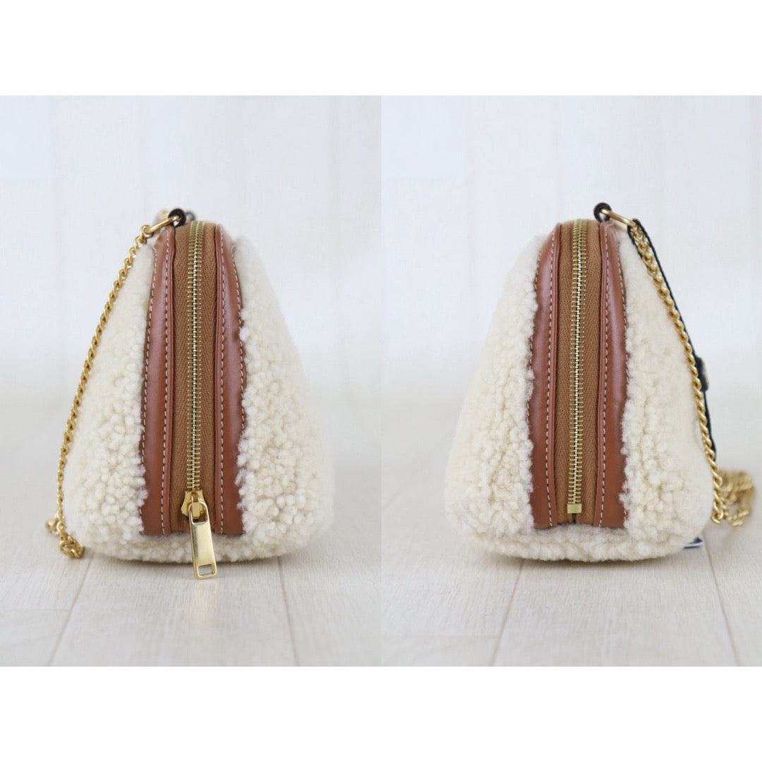 Include Entrupy Certificate of Authenticity｜Very Good ( Rank A)｜ CELINE Cuir Triomphe Triomphe Shearling Chain Bag｜S26090716