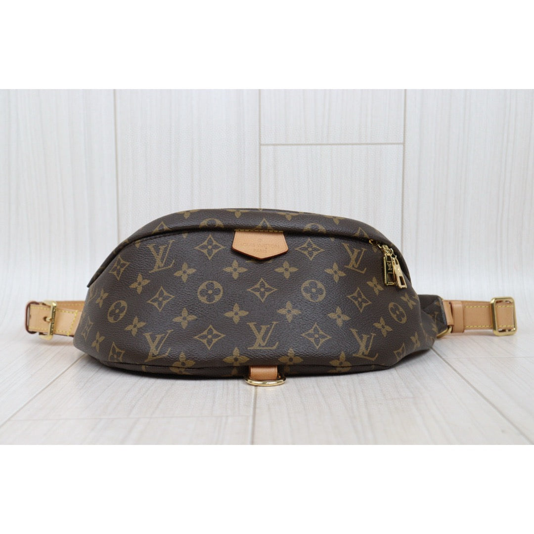 Very Good ( Rank A) ｜ LV Monogram Discovery Bumbag ｜S25022609