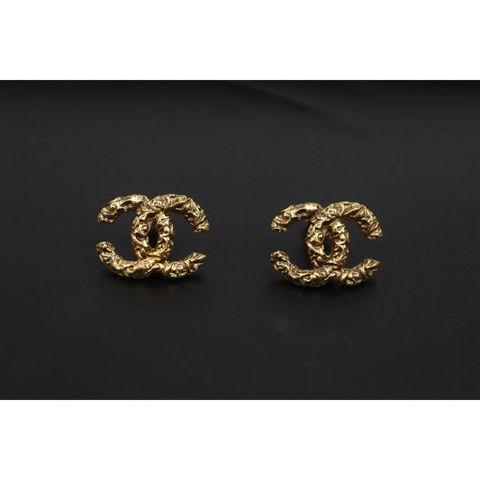 Include Authentic Detective Certificate of Authenticity｜Very Good ( Rank A) ｜ CHANEL 93A Coco Mark Vintage Lava Gold Earrings Made In 1993Year ｜26031909